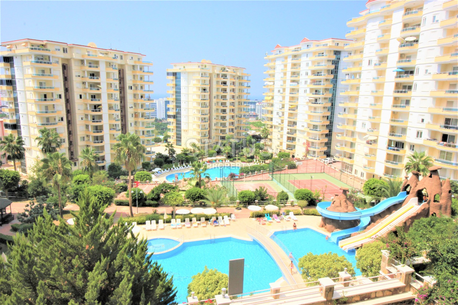 A very spacious three-room furnished apartment in a residential complex with a rich infrastructure in Mahmutlar. 145m2 фото 1