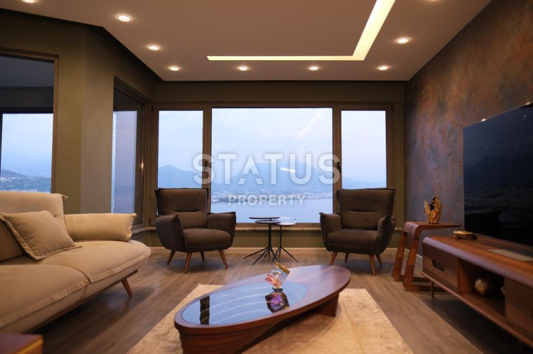 Luxury apartment overlooking the sea and Alanya pier 175m 3+1 photos 1