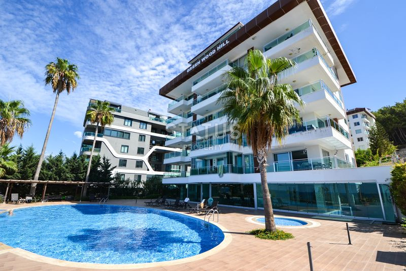 Three-room apartment 50 meters from the sea in Kargicak area, 110 m2 фото 1