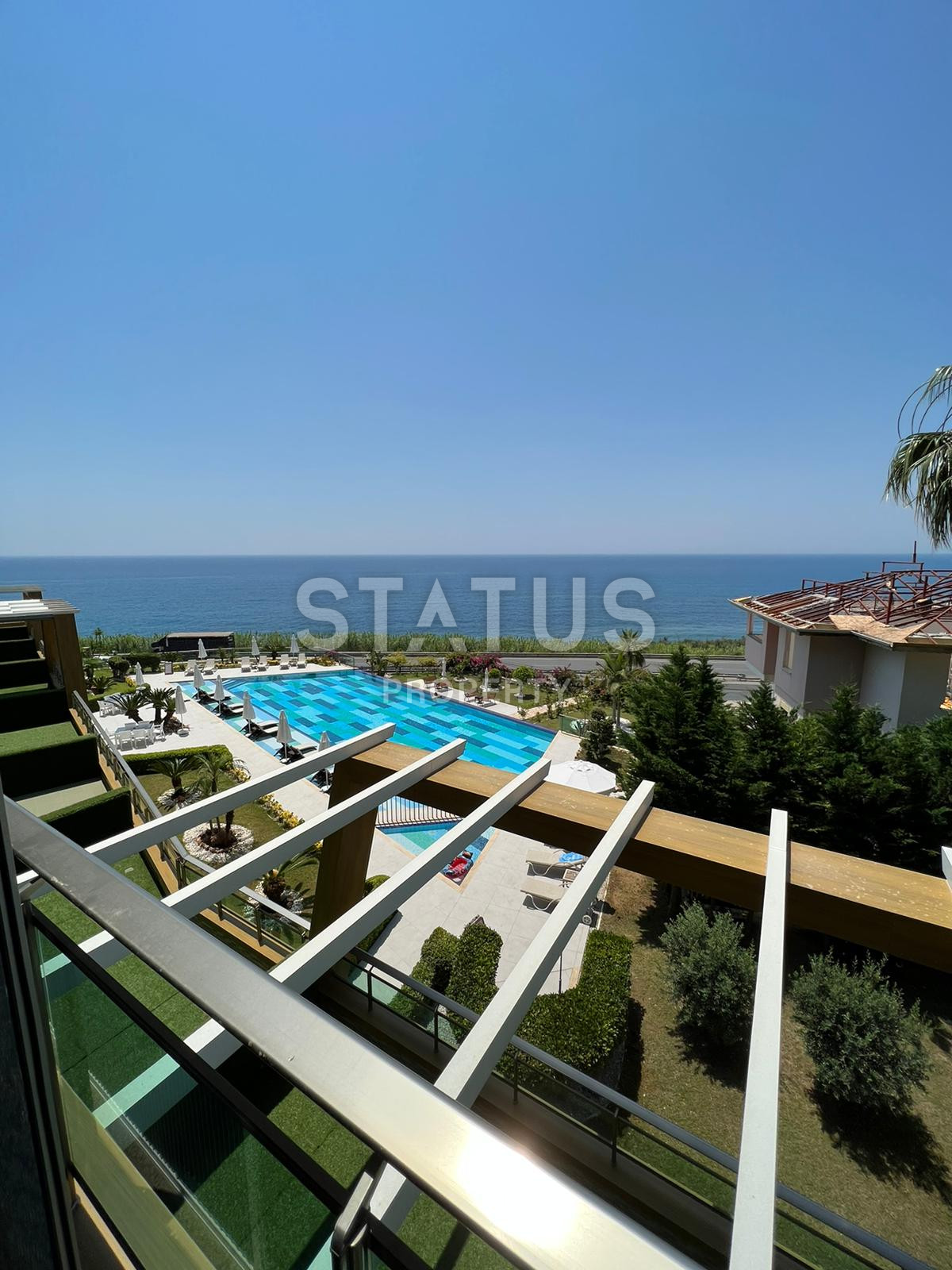 Two-room apartment on the first coastline in Kargicak, 70 m2 фото 1