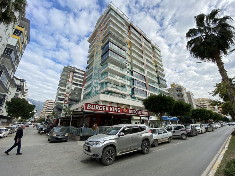 Bright spacious apartment 3+1 with a separate kitchen in the very center of Mahmutlar, 180 m2 фото 1