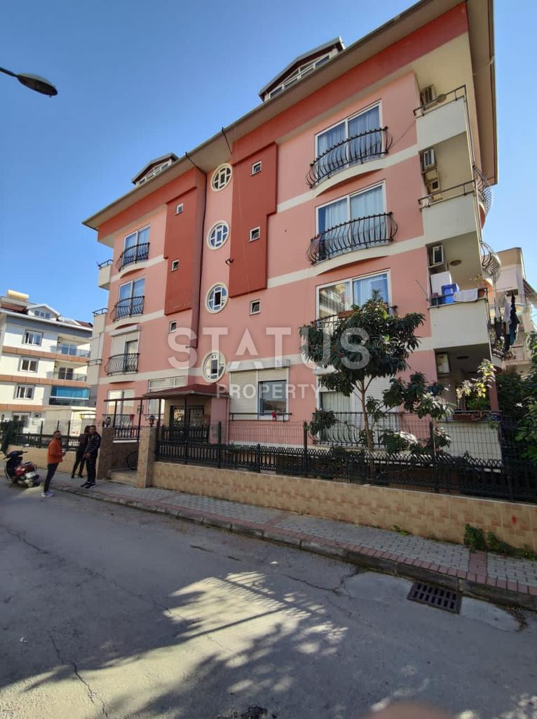 Spacious two-room apartment in the city center 700m from the sea. 70m2 фото 2