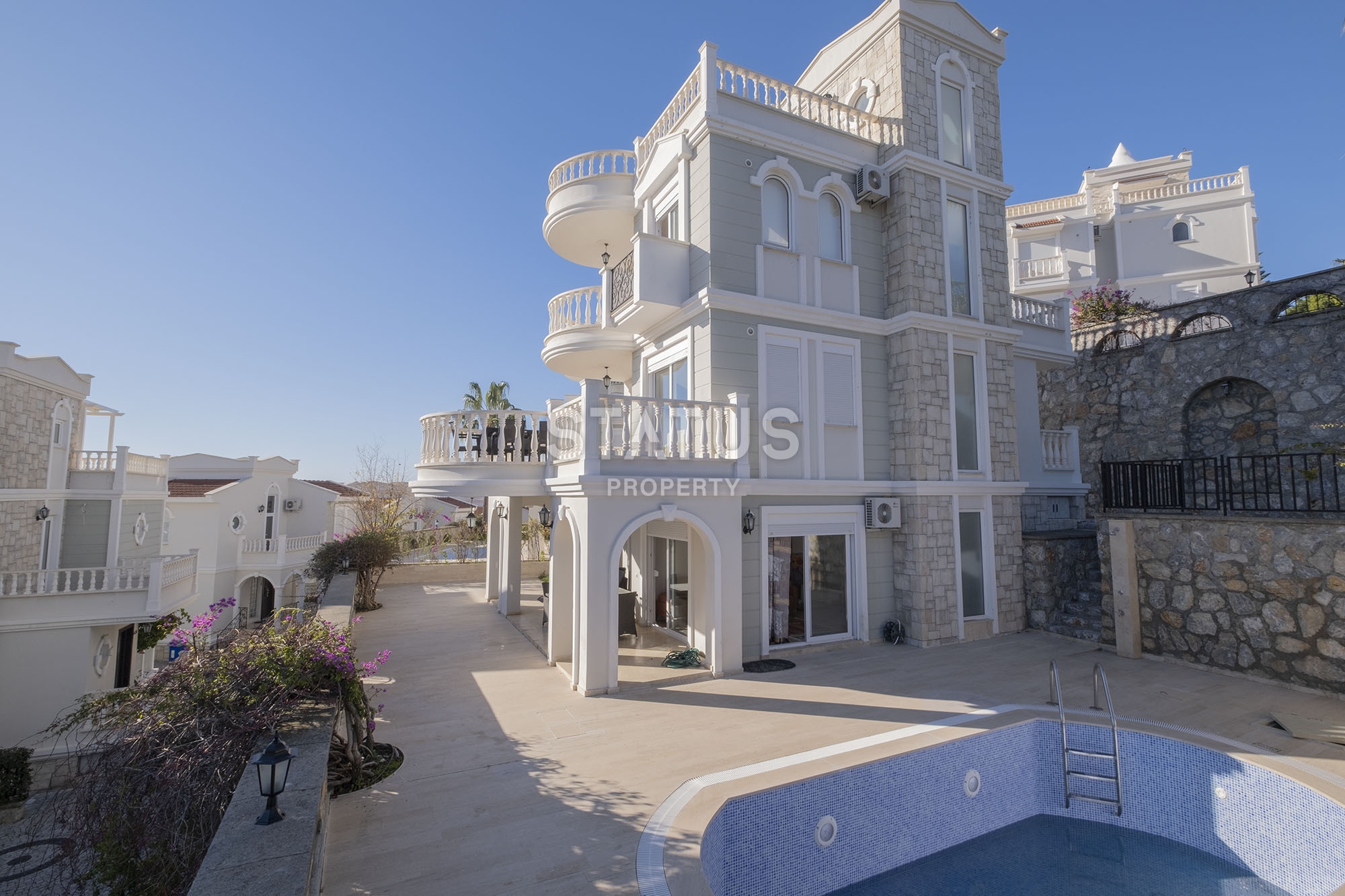 Luxurious furnished villa with sea views, 200m2. фото 1