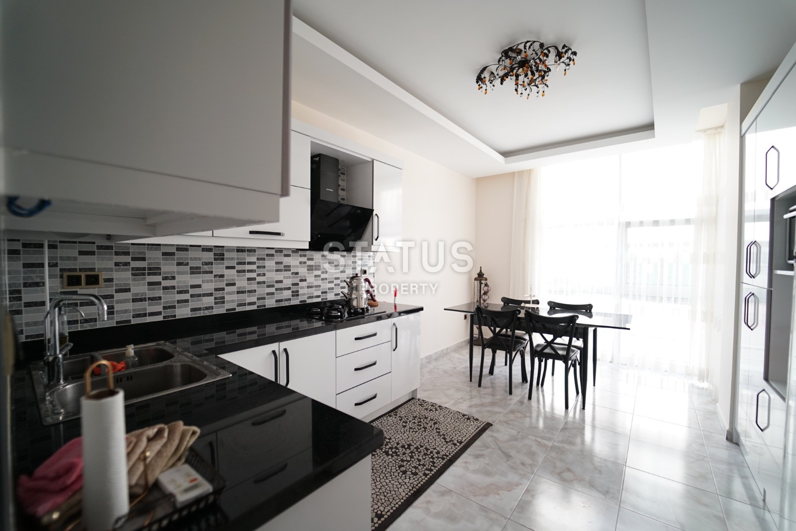 Spacious four-room apartment with furniture and appliances in the open area OBA. 160m2 фото 1