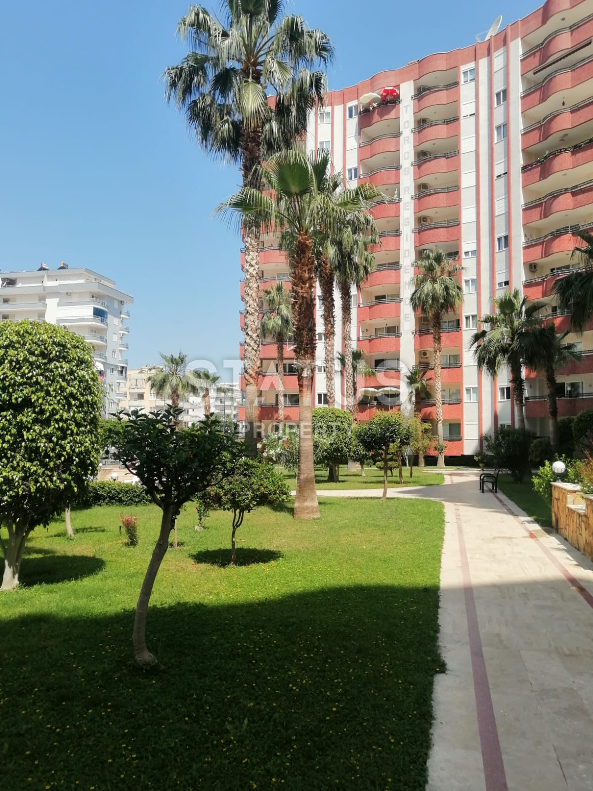Furnished spacious three-room apartment 5 minutes from the sea in Mahmutlar. 160 m2. фото 2