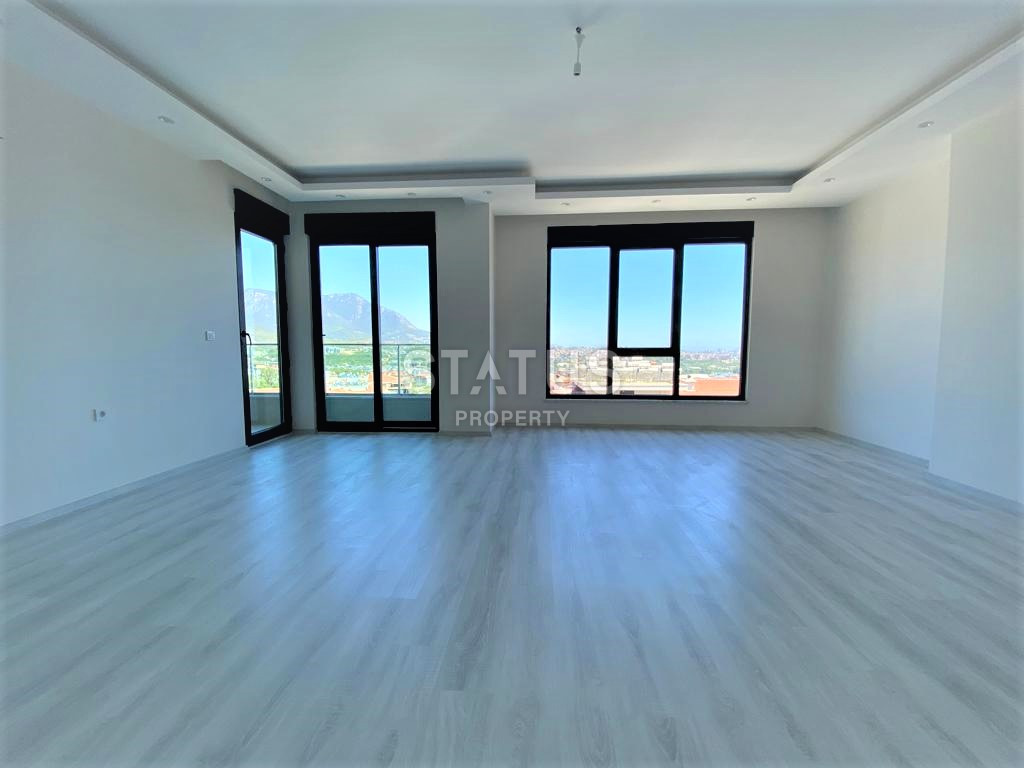 New penthouse 4+1 with city views in the Ciplakly area. 220m2 фото 2