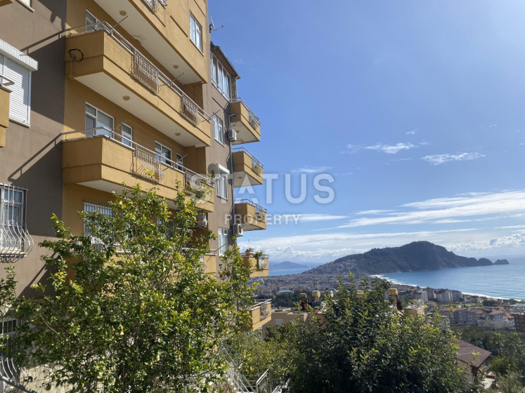 Spacious four bedroom apartment with sea view in the center of Alanya. 240m2 photos 1