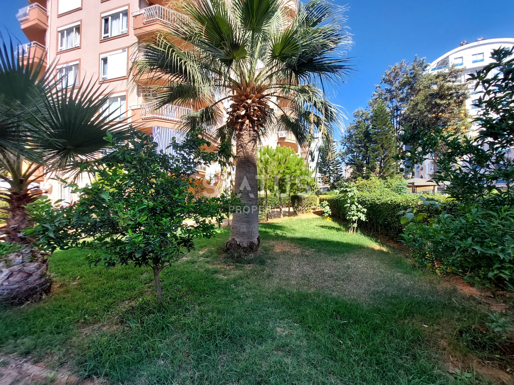 Three-room furnished apartment with a sea view just 300m from it in the open area of Tosmur. 125m2 фото 1