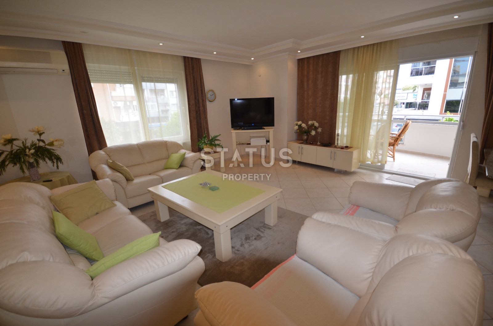 Furnished three-room apartment by the sea in the Lower OBA area. 120m2 фото 1
