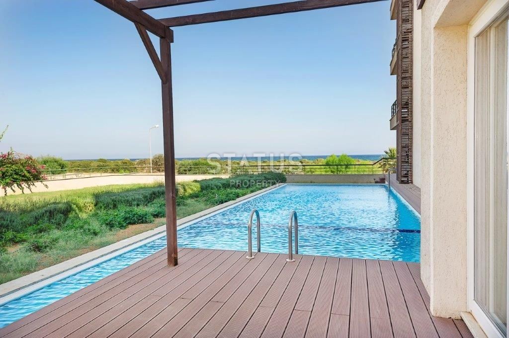 4-room apartment 120 m? with its own private pool in a spa complex 100 meters from the sandy beach фото 1