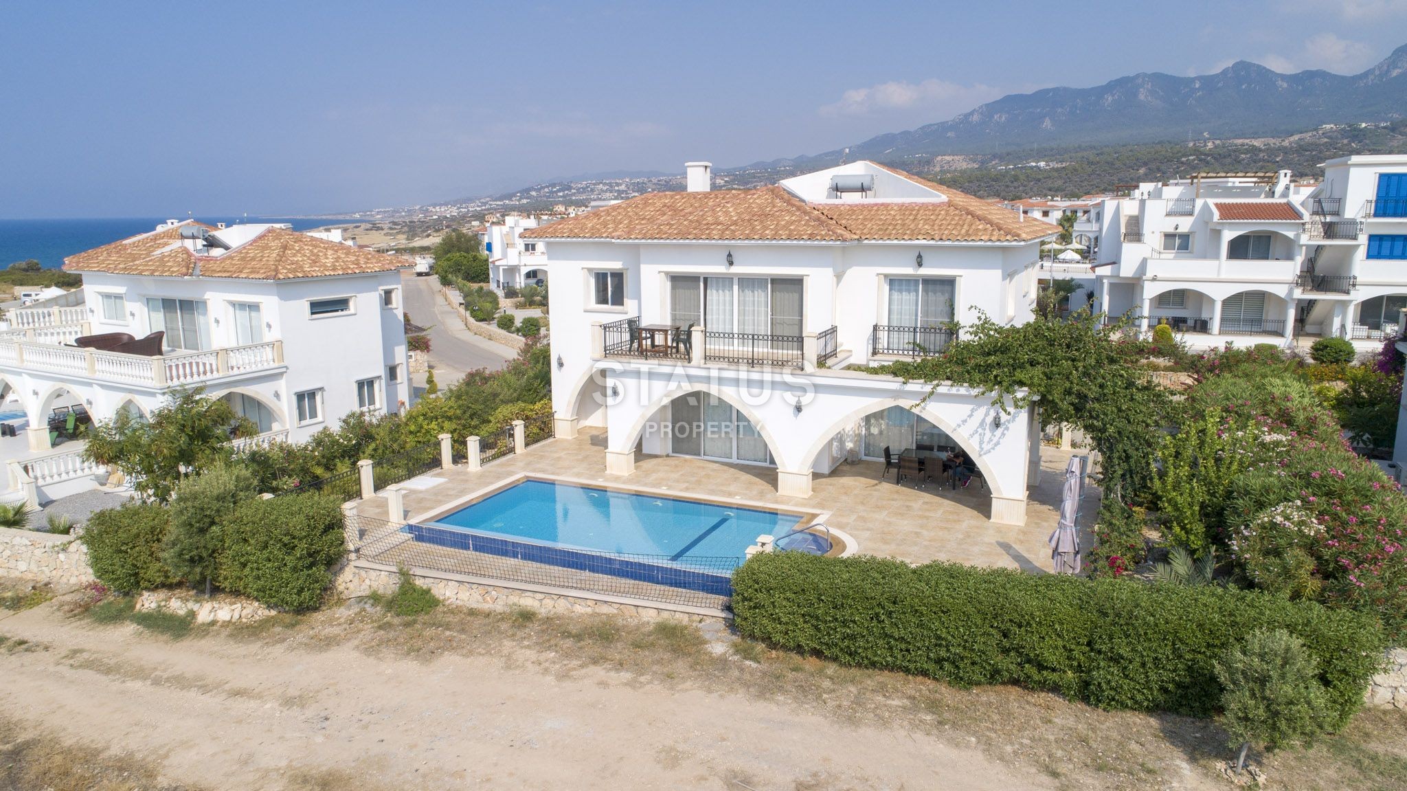4 room villa 180m? with private pool on the first line from the sea фото 1