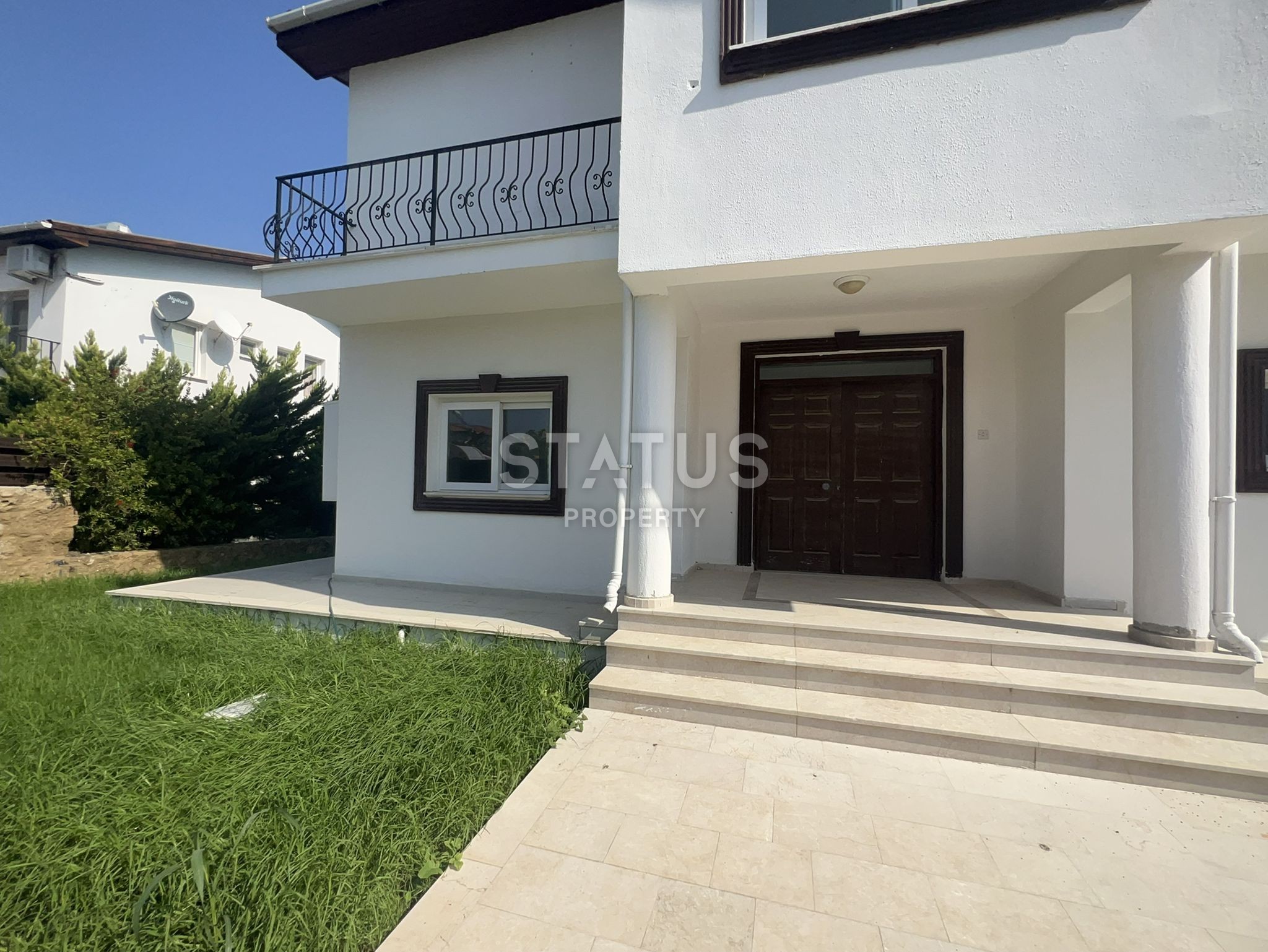 Luxury villa 200 m? with a large swimming pool in Lapta фото 2