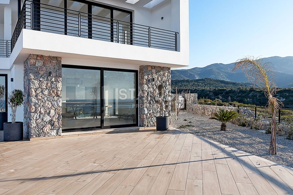 Modern four-room villa 180 m? in a complex on the first line from the sea фото 2