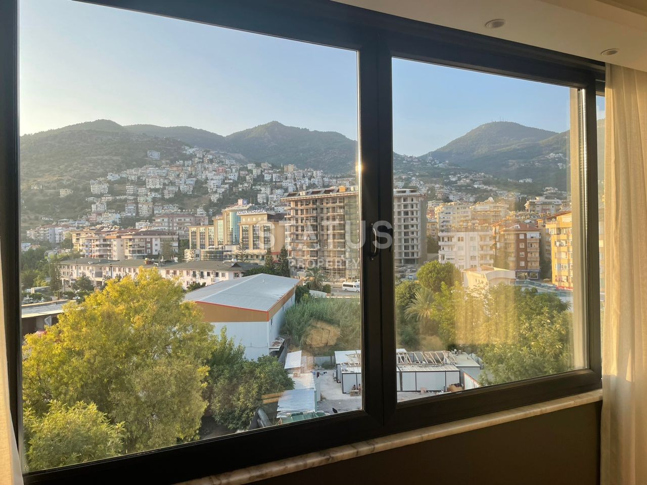 Spacious furnished apartment 3+1 in the center of Cleopatra overlooking the sea and mountains, 135m2 фото 2