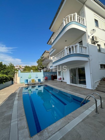 Villa 5+3 on the Mediterranean coast, 270 m2 photos 1