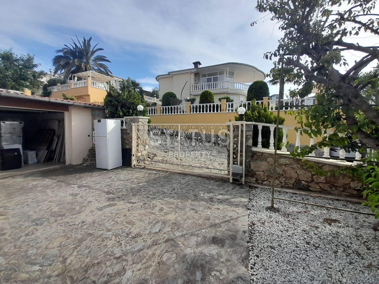 Two-storey villa in Kargicak, 550 m2 фото 1