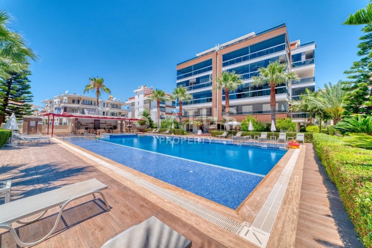 Furnished penthouse 4+1 in Oba, 200 m2. Suitable for residence permit! photos 1