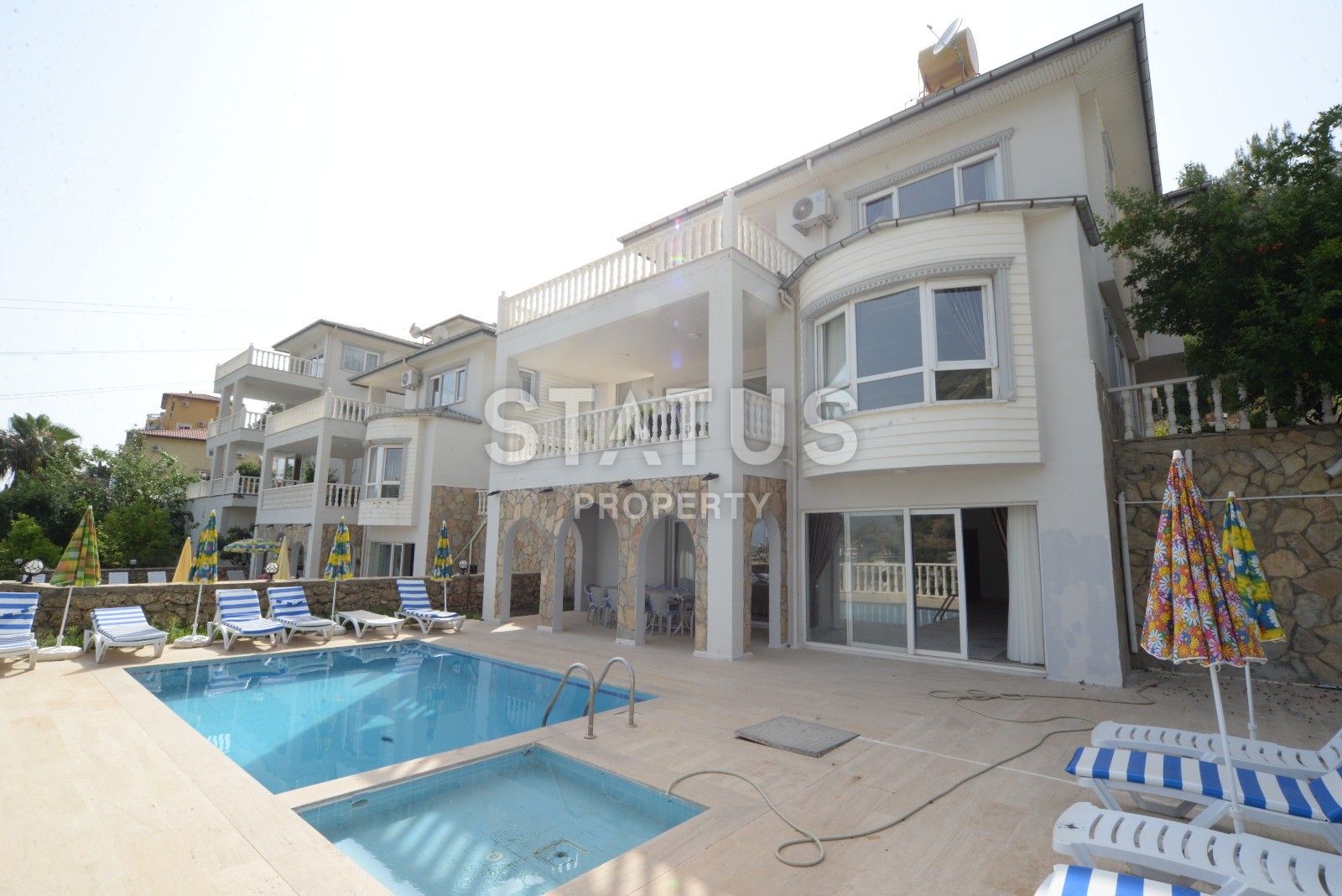 Villa in Alanya with a view of the sights of the city, the sea and the mountains! 400 m2 фото 1