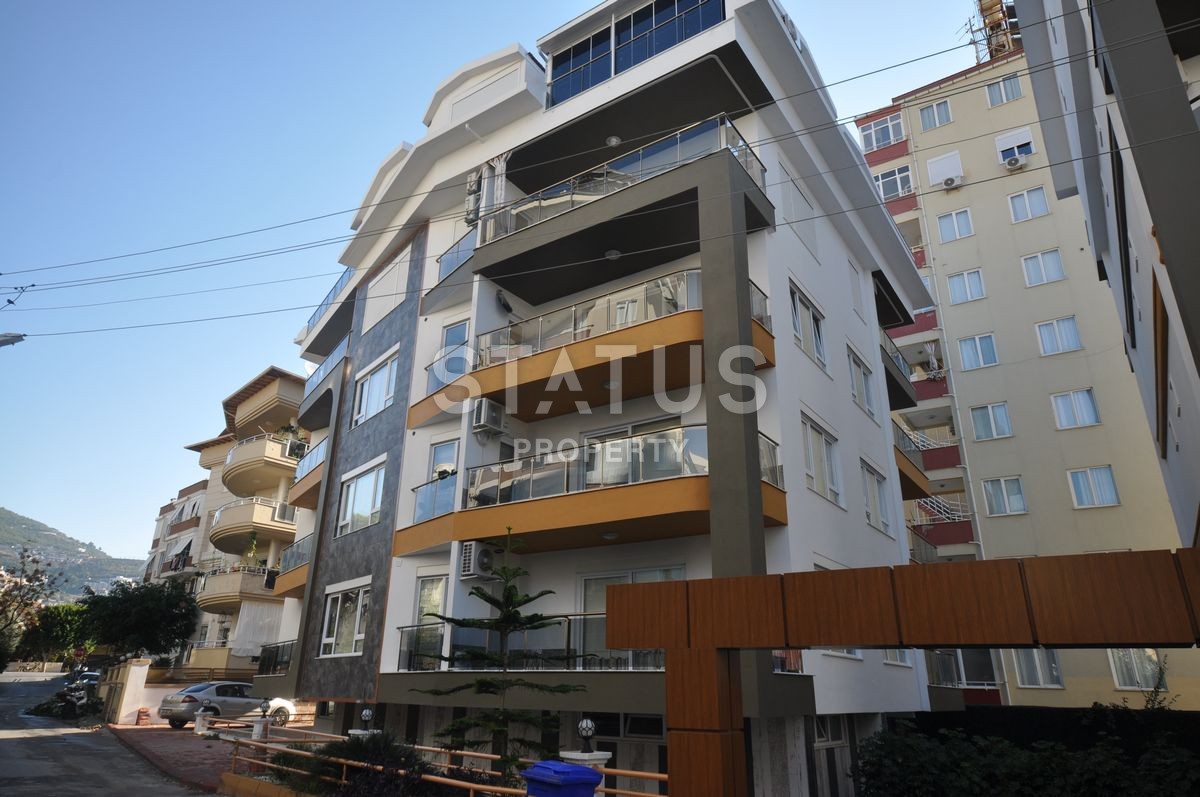 Three-room apartment with a separate kitchen in the center of Alanya, 100 m2 фото 1