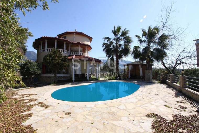 Villa 3+1 with a fireplace and a beautiful view of the city! Both, 608 m2 photos 1