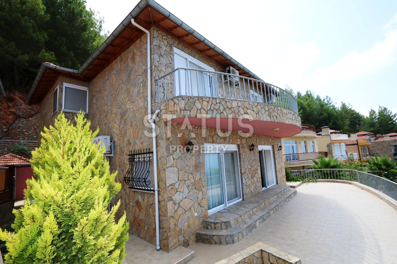 Villa 3+1 with beautiful views in the mountains of Oba, 200 m2 фото 1