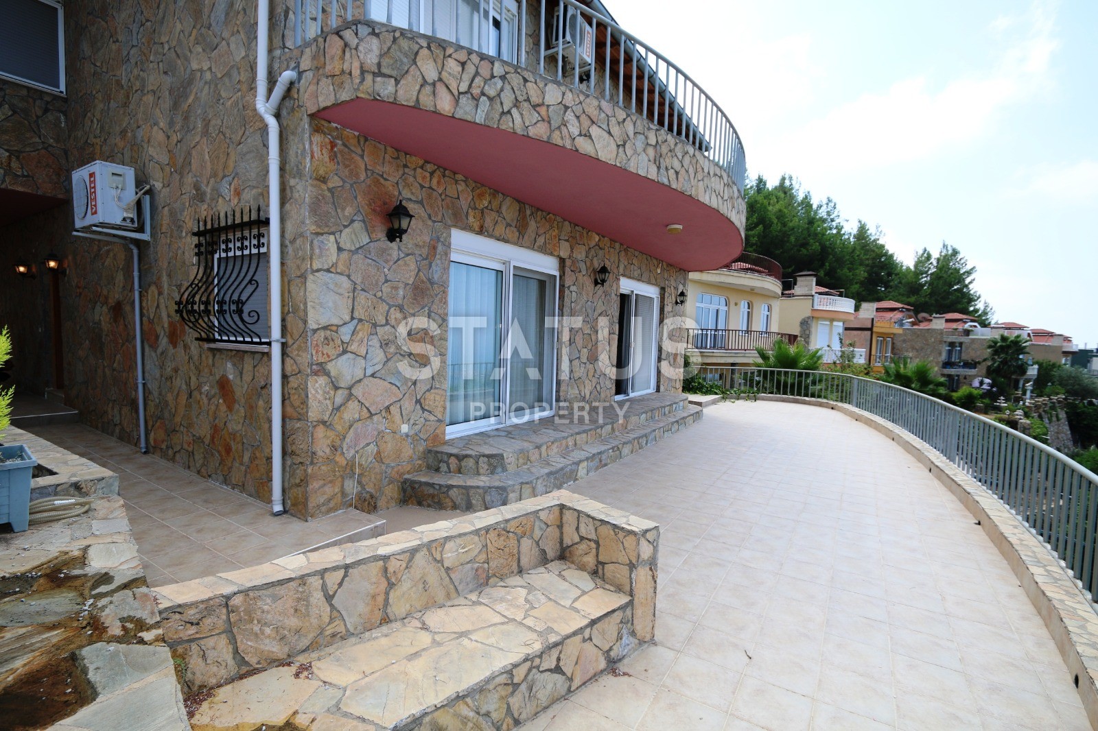 Villa 3+1 with beautiful views in the mountains of Oba, 200 m2 фото 2