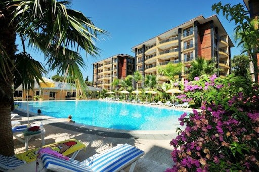 Apartments in a complex with a private beach in the central part of Alanya фото 1