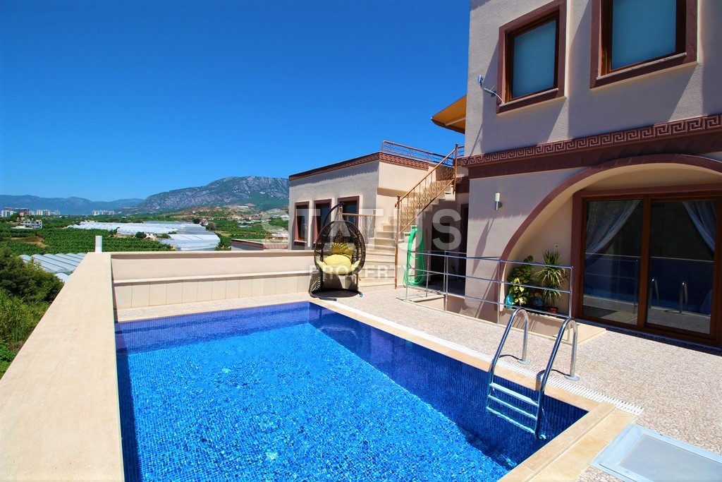 Furnished villa with private pool in Kargicak, 125 m2 фото 1