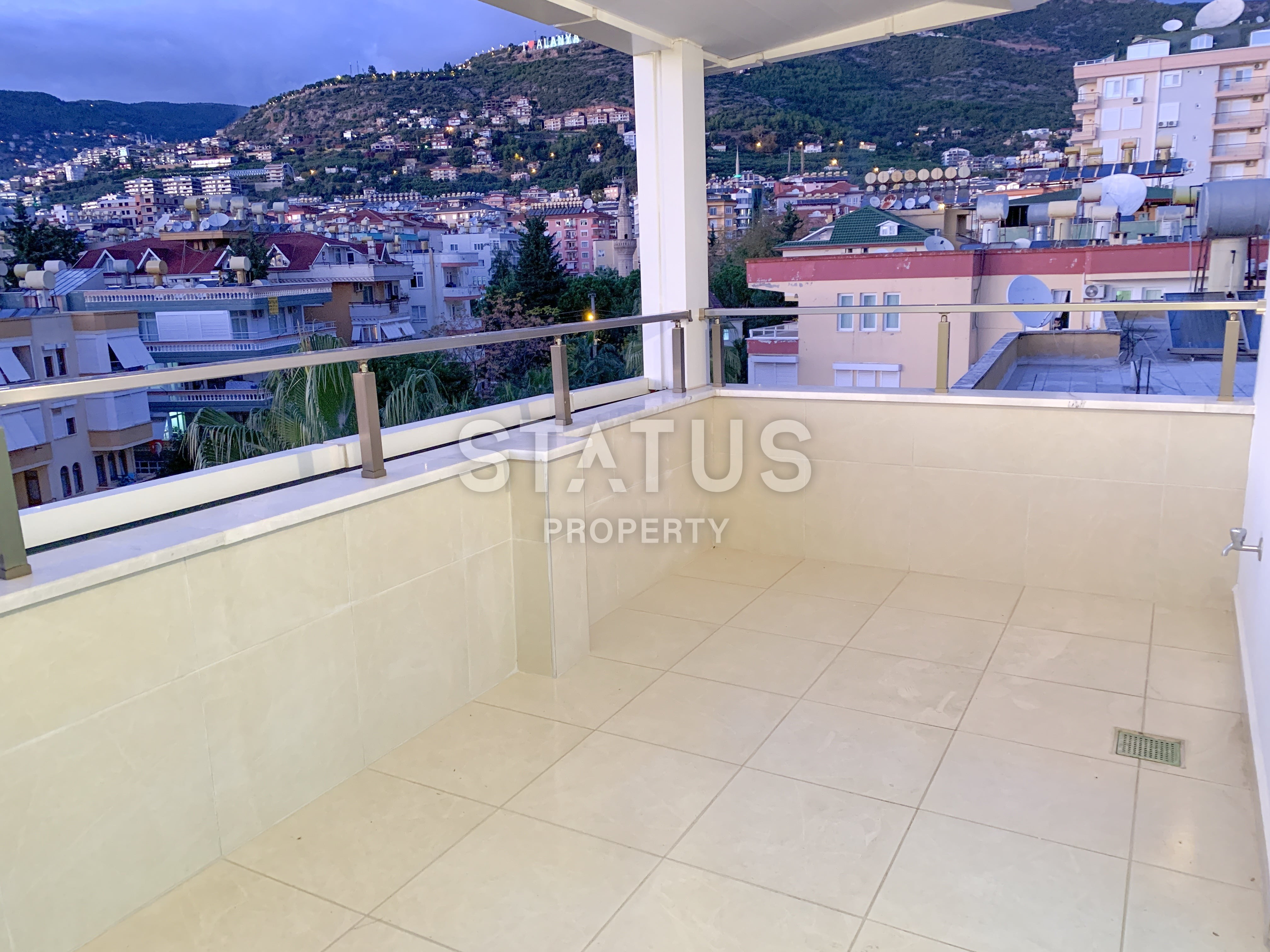 Six-room penthouse+one-bedroom apartment in the center of Alanya фото 1