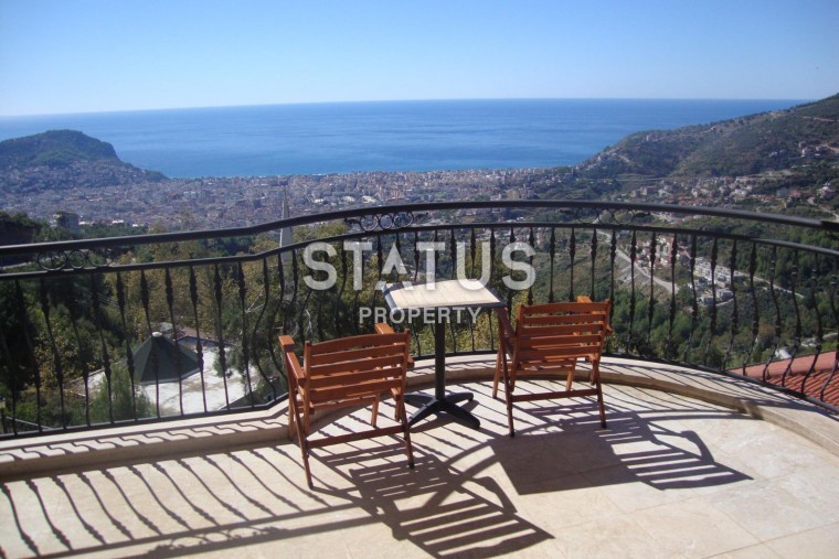 Villa 5+2 overlooking the sea and the historic fortress, 365 m2. Center, Alanya. photos 1