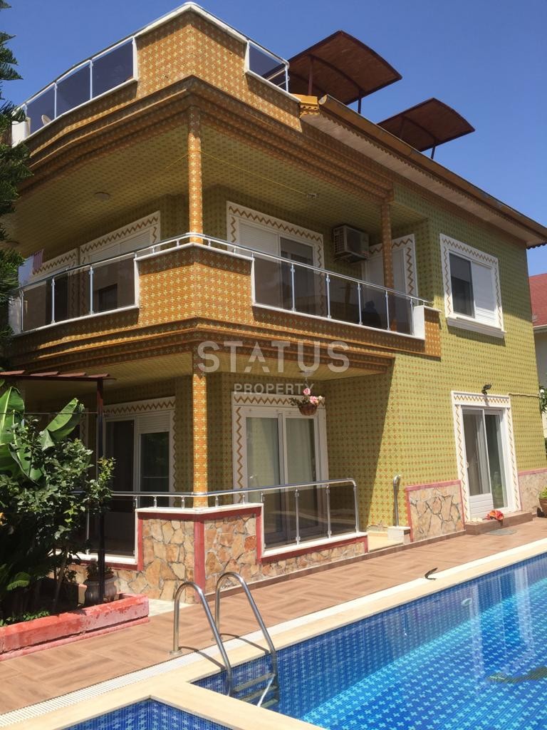 Villa 4+1 with a garden and a swimming pool. By the sea. 380 m2. Konakli, Alanya фото 1