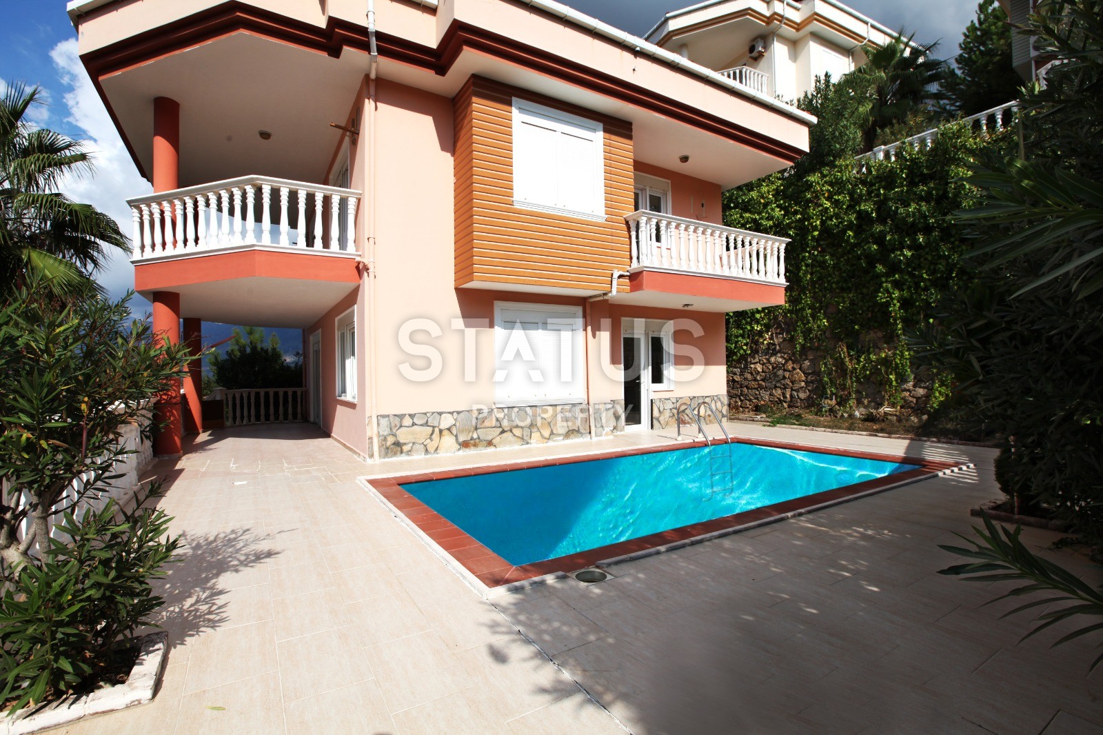 Two-storey villa with a swimming pool in Kargicak, 280 m2 фото 1