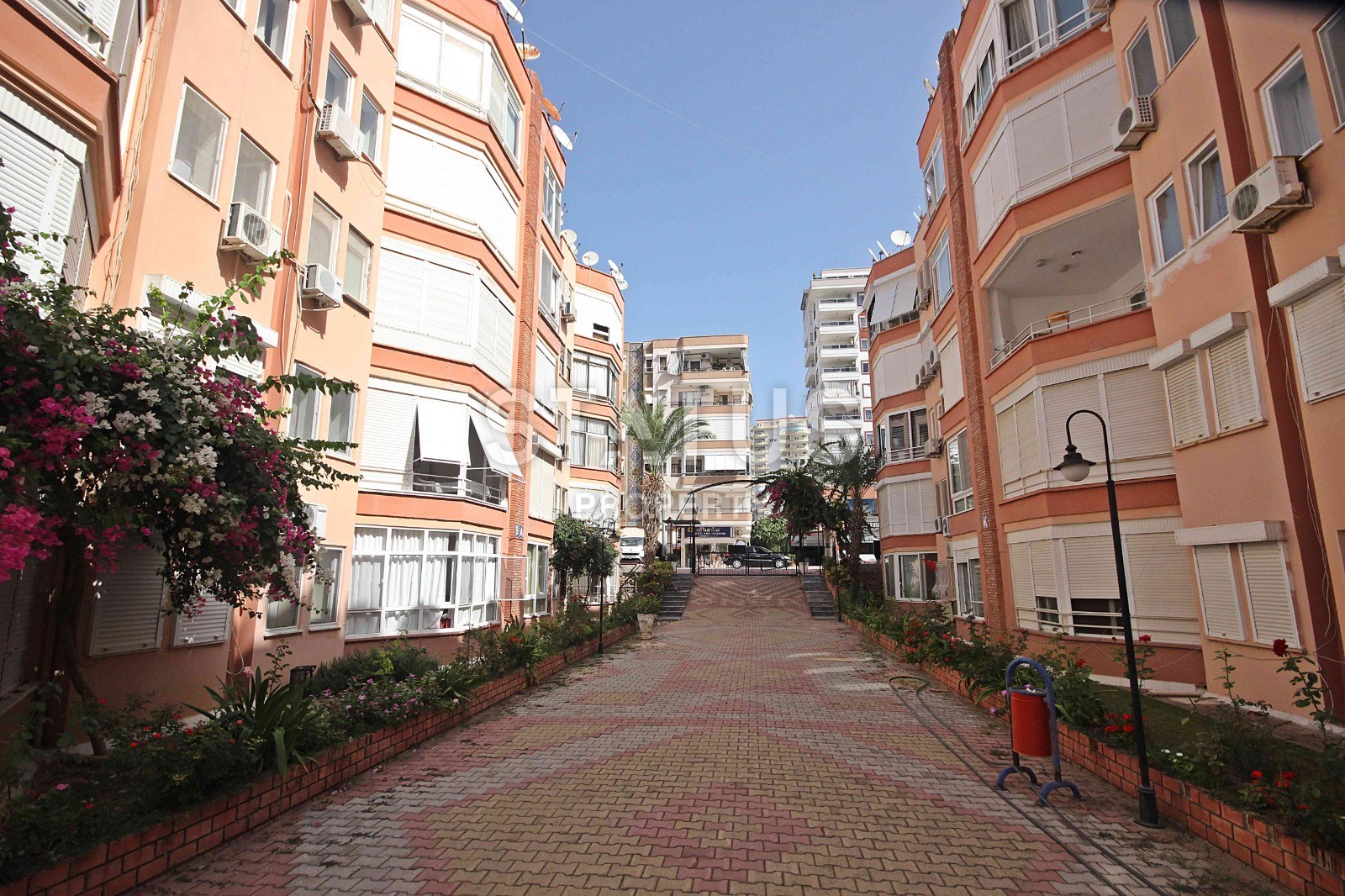 Inexpensive apartment 2+1 with furniture and appliances in Mahmutlar, 120 m2 фото 1