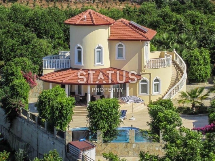 Luxury villa 3+1 with a large area of 1261 m2 and panoramic views. Both, Alanya. photos 1