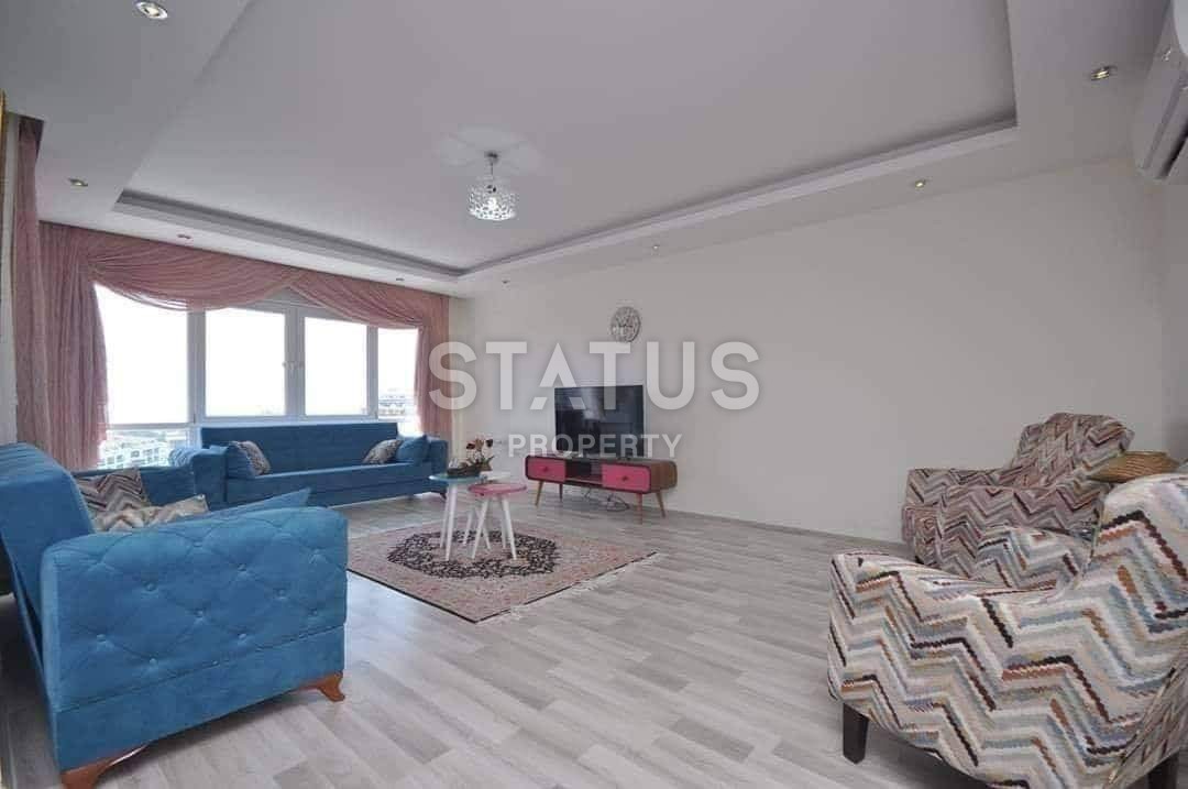 Spacious apartment 5+1 with sea view in Kestel, 250 m2 фото 2