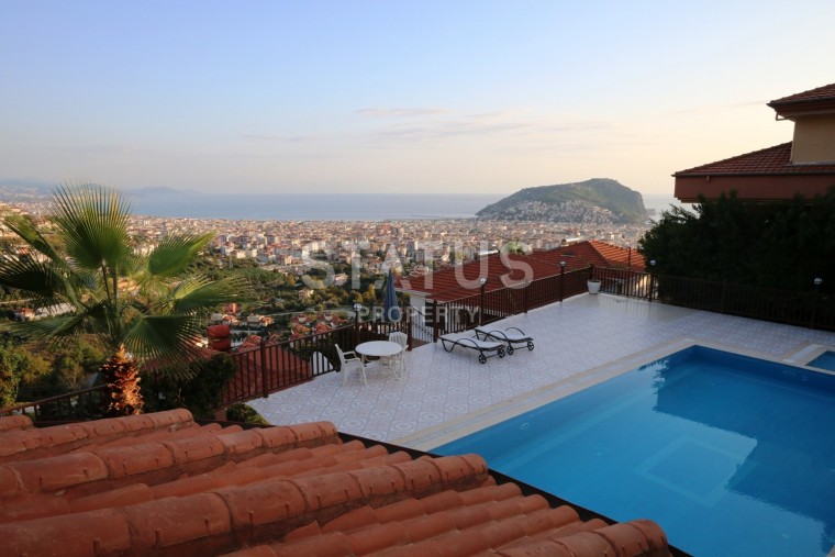Stunning villa overlooking the Mediterranean Sea and all of Alanya. 230 sq.m. photos 1