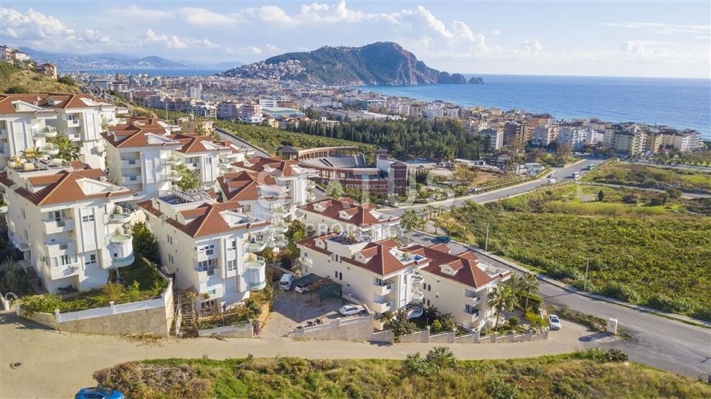 Apartment 2+1 overlooking the beach of Cleopatra and the Fortress, 100 m2. Center of Alanya. фото 1