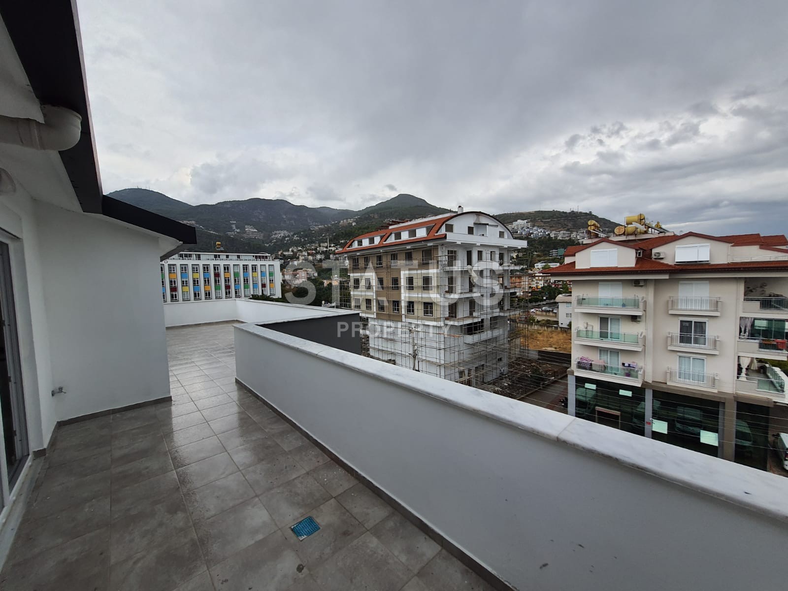 Apartment layout 4+1, 220m2 in a new house, the center of Alanya фото 1
