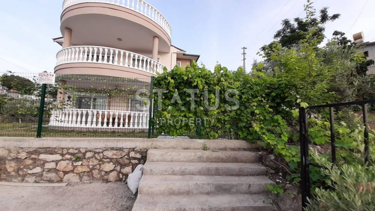 Three-storey villa 3+1 with its own plot of land, 500 m2 фото 1