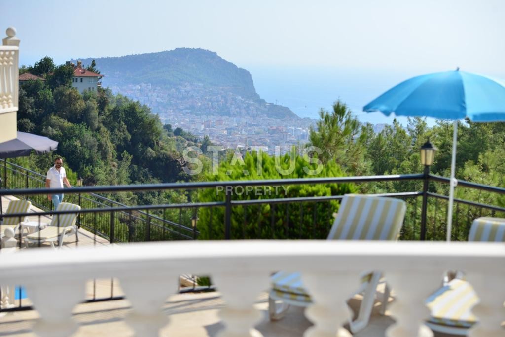 Villa 3+1 with a private area and a swimming pool at a good price. Center, Alanya. фото 2