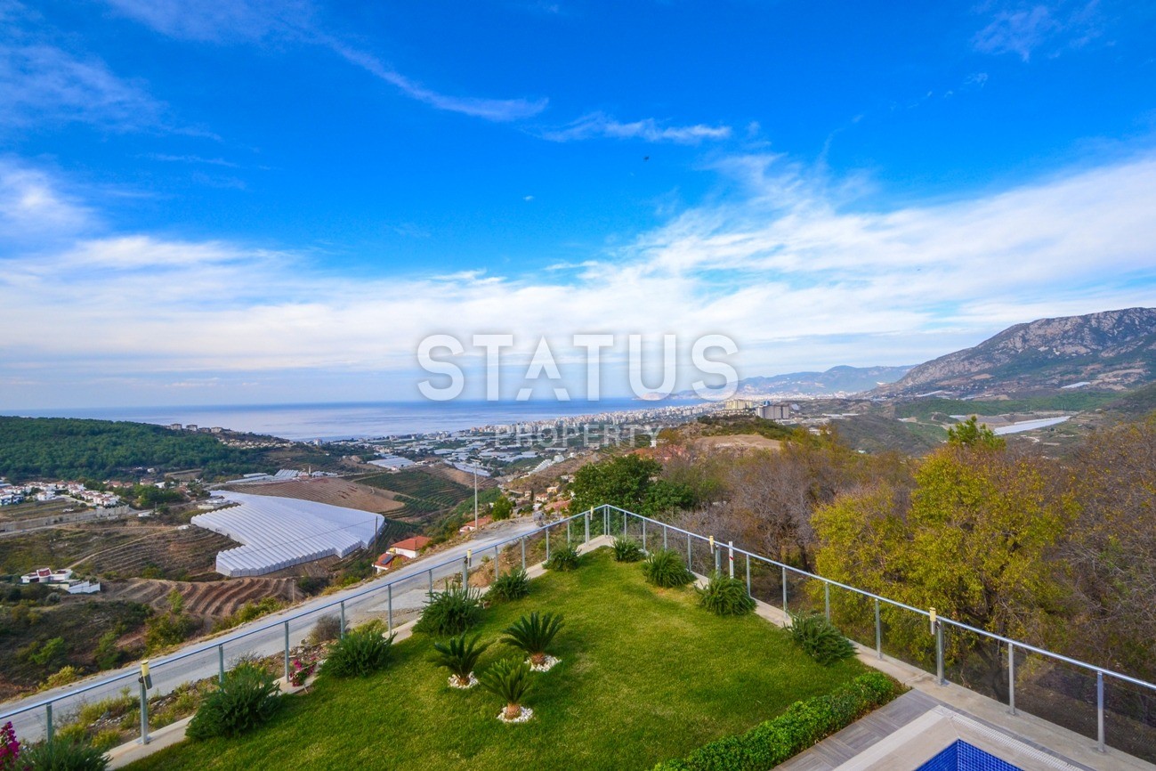 Luxurious villa layout 4+1, 220m2 with sea and mountain views in the Kargicak area фото 1