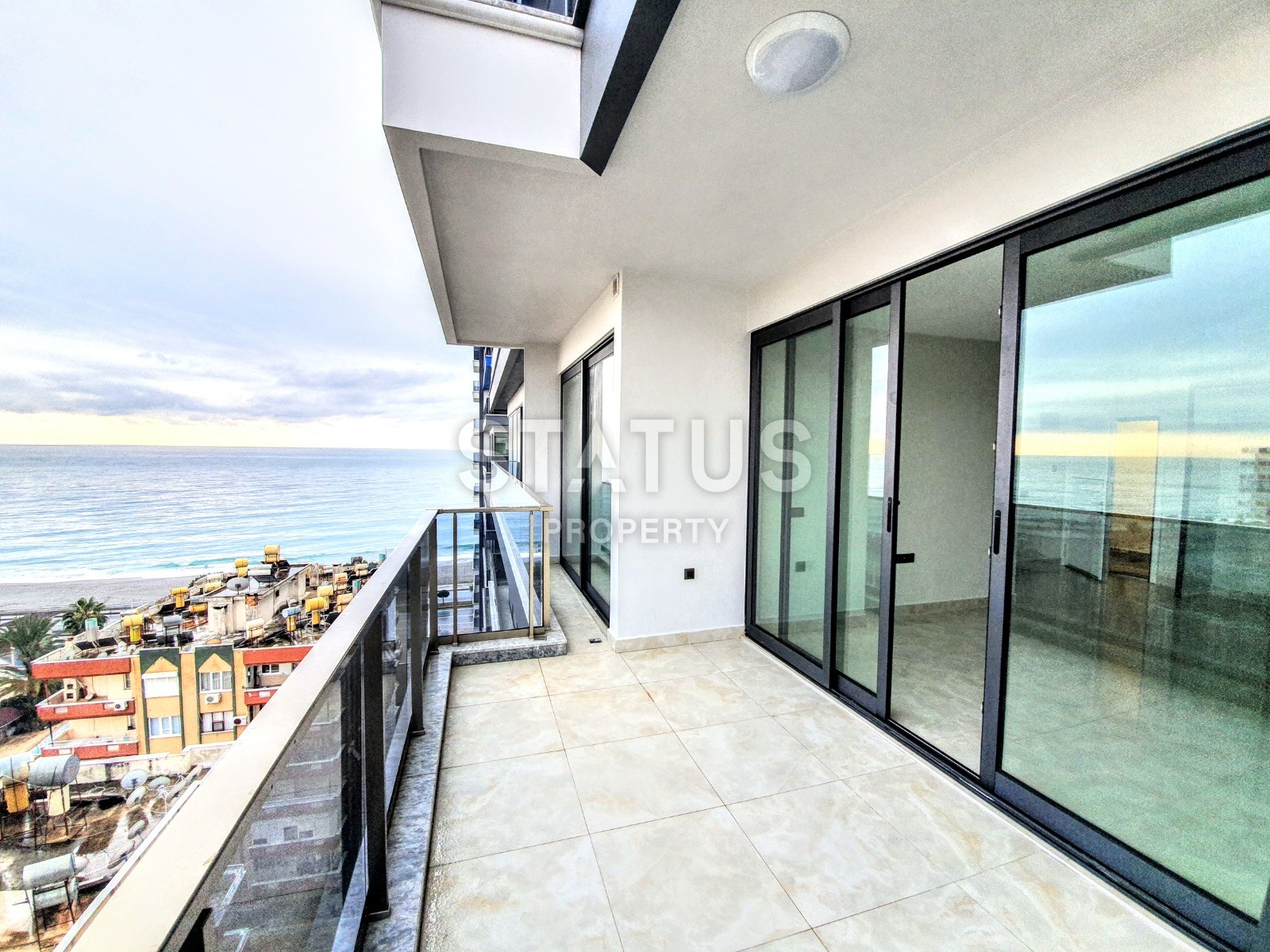 Apartment 1+1 in a new luxury complex on the first line in Mahmutlar, 55 m2. фото 1