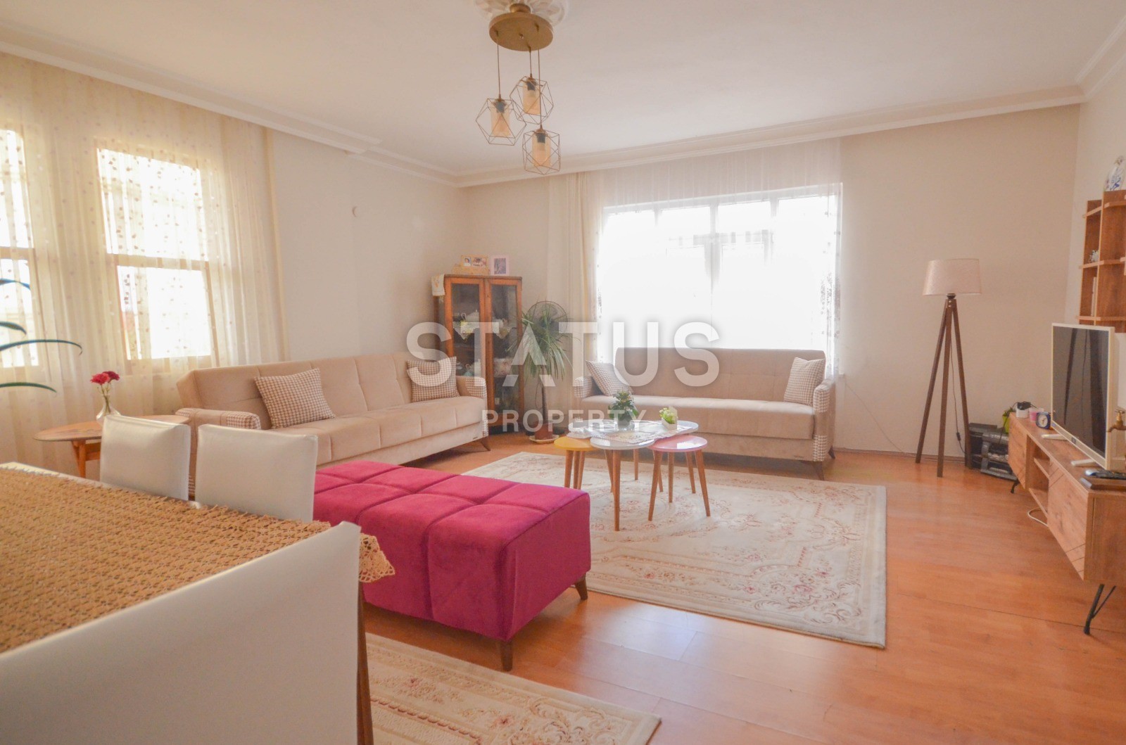 Large three-room apartment 130 m2 with a separate kitchen, Mahmutlar, Alanya. фото 1