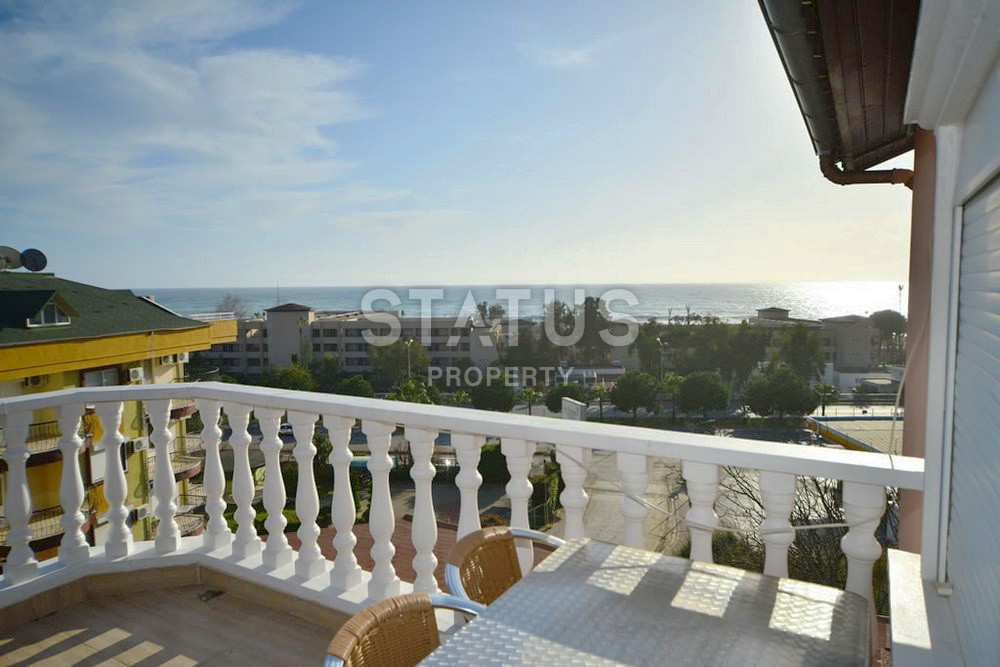 Triplex villa 5+1, 240 m2 with stunning views and excellent location in Kestel. фото 1