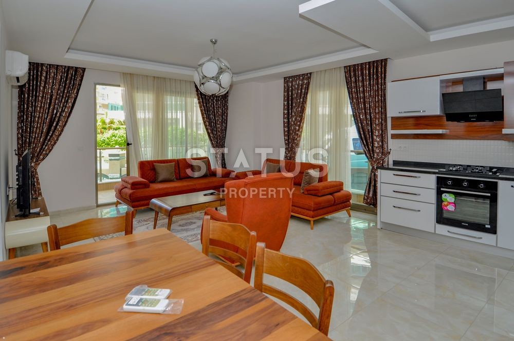 Furnished large one-bedroom apartment in an excellent area of Mahmutlar, 90 sq.m. фото 1