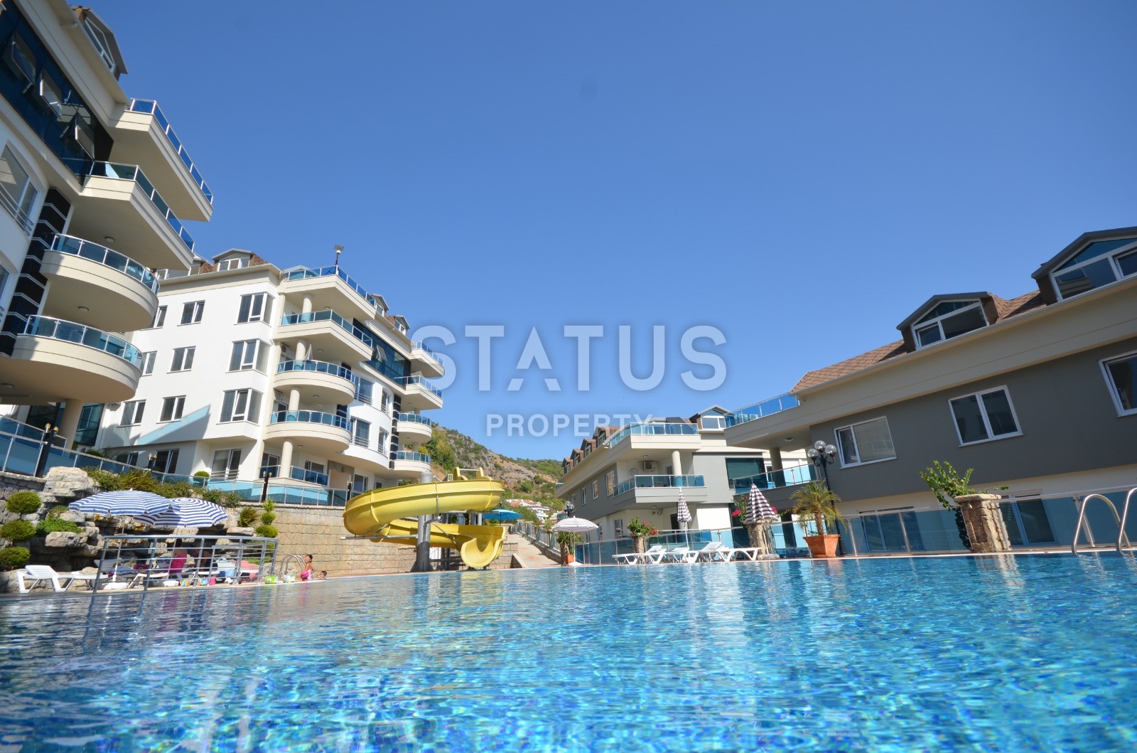 Three-room apartment in a luxurious complex in the city center, 80 m2. фото 1