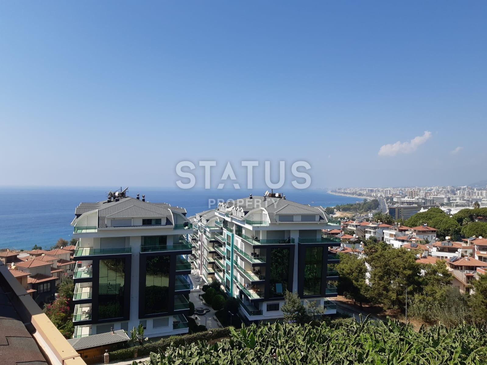 Two-level four-room apartment with furniture 150 meters from the sea. фото 1