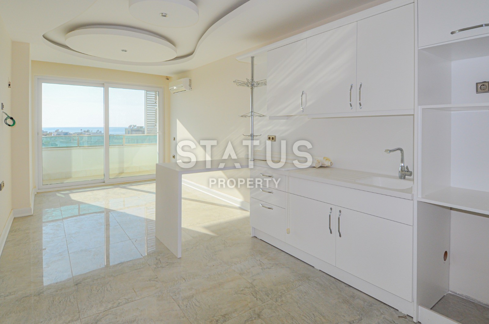 Apartment 1+1, 60 m2 in a luxury complex three minutes from the beach in Mahmutlar. фото 1