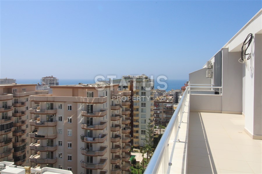 Sea view penthouse in Mahmutlar, 160 m2 фото 1