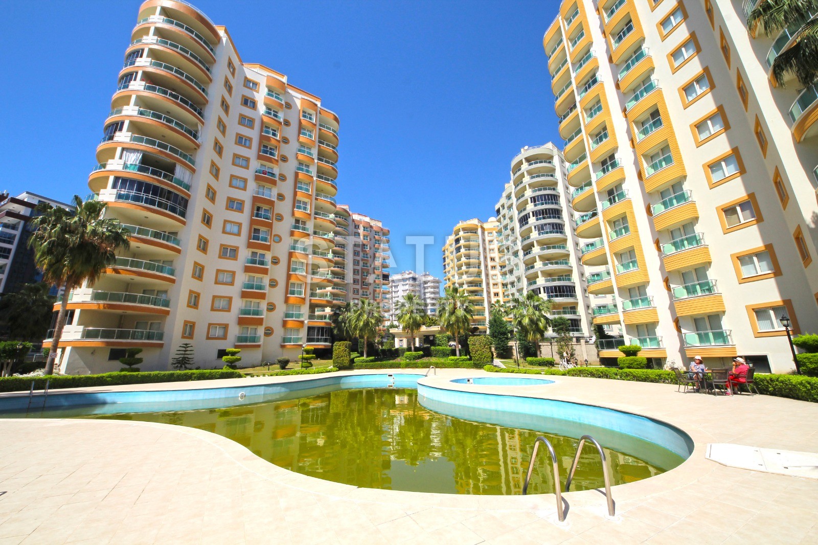 Budget one-bedroom apartment in a popular complex in the center of Mahmutlar, 70m2 фото 1